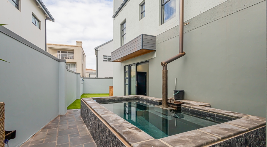 5 Bedroom Property for Sale in Calypso Beach Western Cape